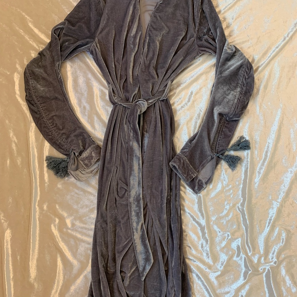 Velvet Duster - Picture 3 of 6